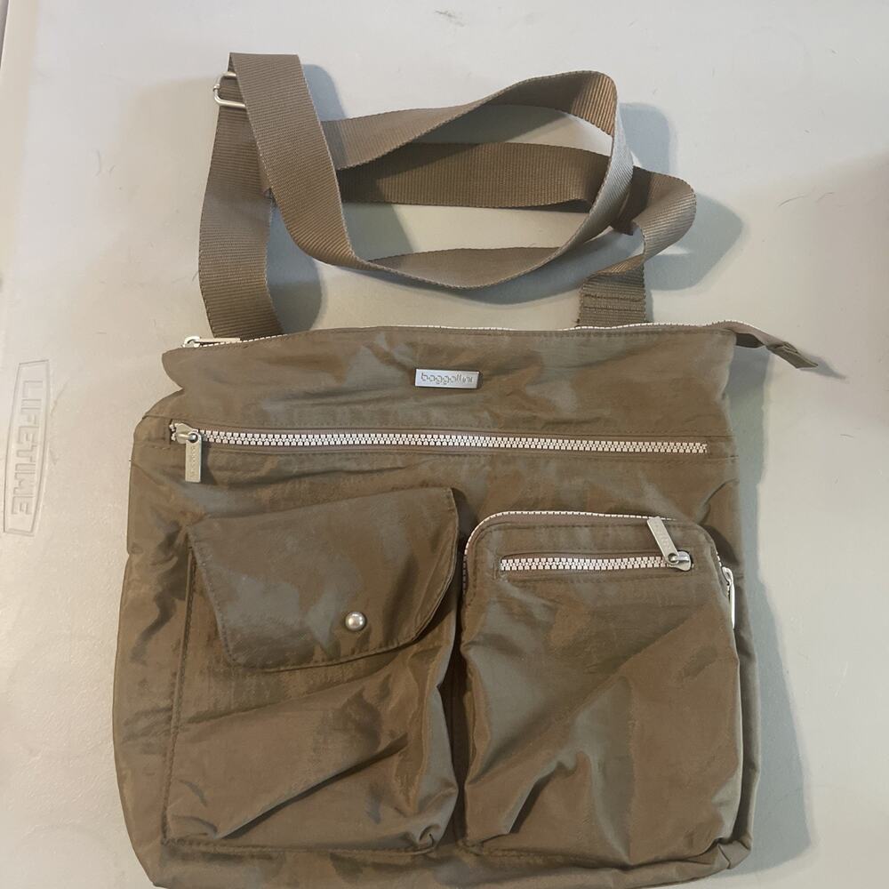 Baggallini Crossbody Shoulder Handbag Purse Bag Travel Brown Zip Pockets